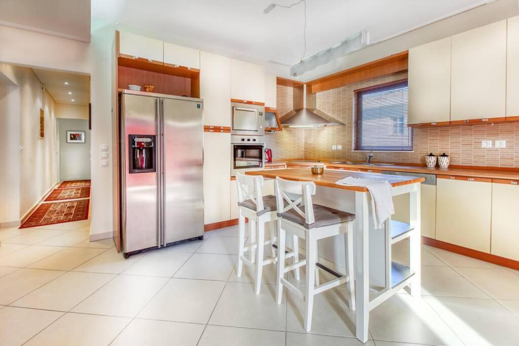 Spacious Apartment In Glyfada Close To The Sea Athens Exterior photo