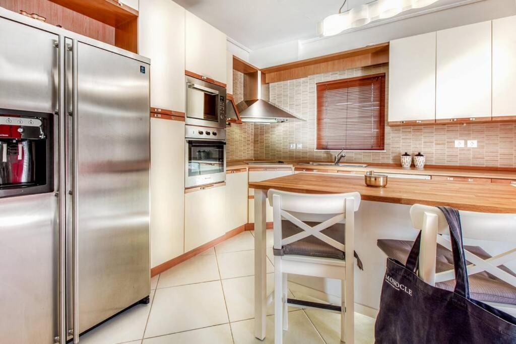 Spacious Apartment In Glyfada Close To The Sea Athens Exterior photo